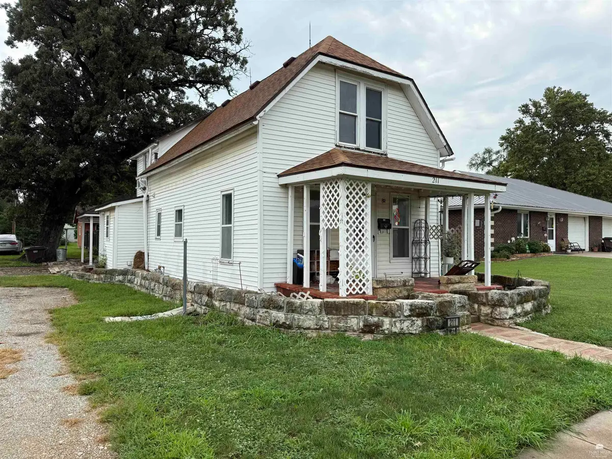 211 S Neosho Street, Council Grove, KS 66846 - #1