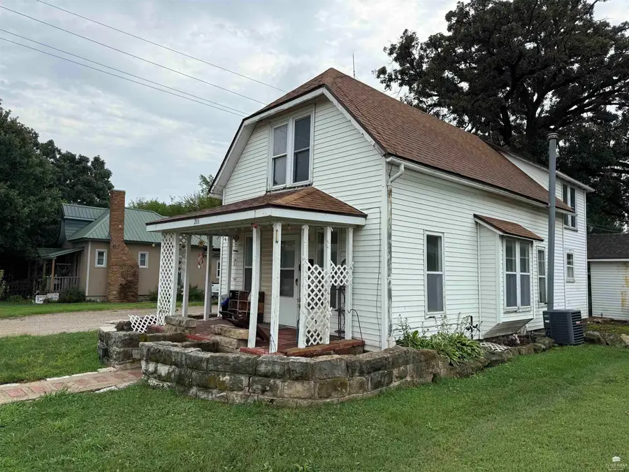 211 S Neosho Street, Council Grove, KS 66846 - #2