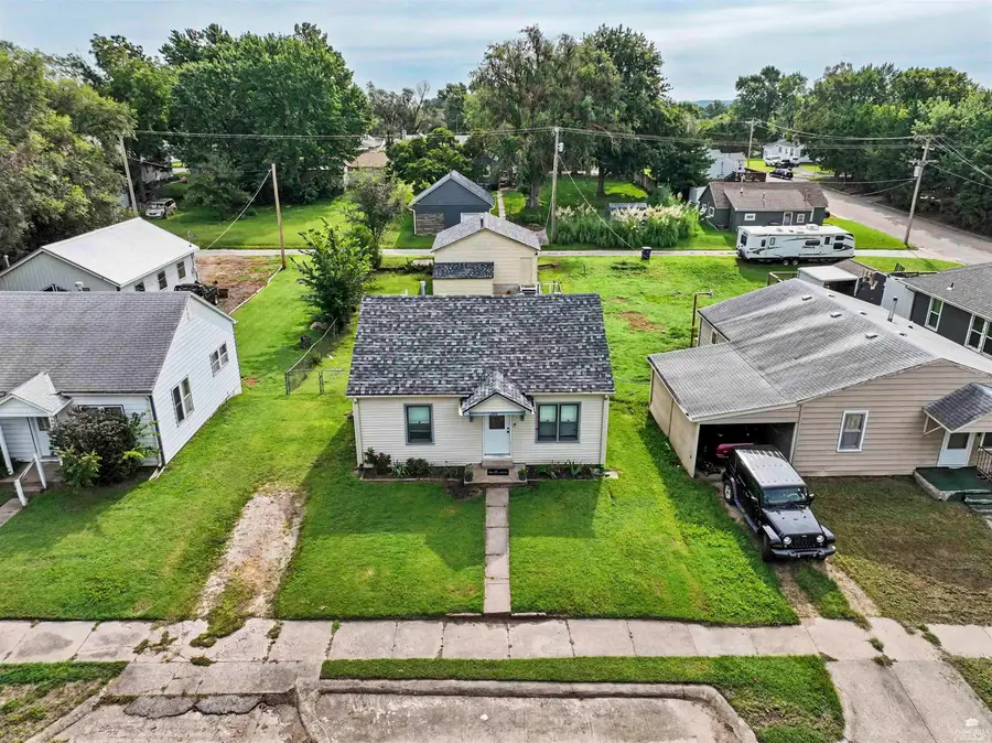 304 Walnut Street, Wamego, KS 66547 - #3
