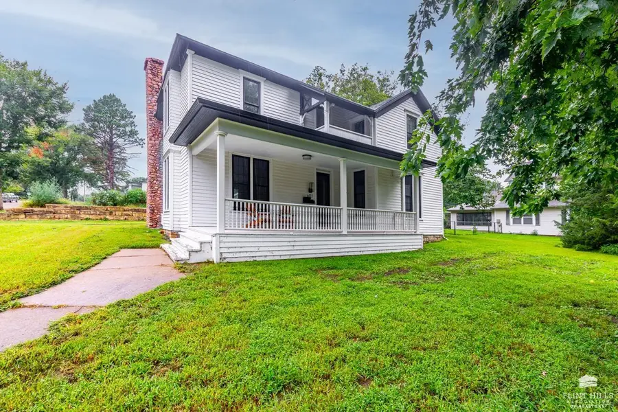 601 Poplar Street, Wamego, KS 66547 - #2