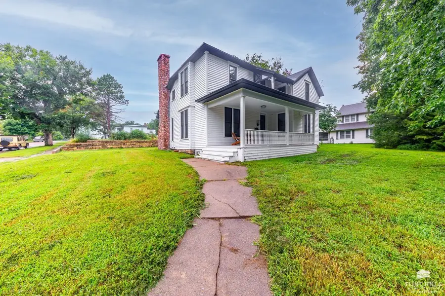 601 Poplar Street, Wamego, KS 66547 - #3