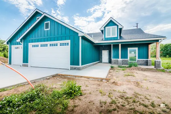 8392 Zacs Court, Manhattan, KS 66502