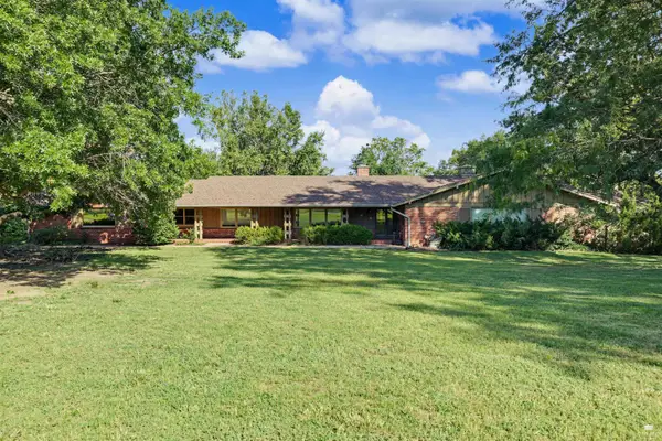 534 Upper Mill Heights Drive, Salina, KS 67401
