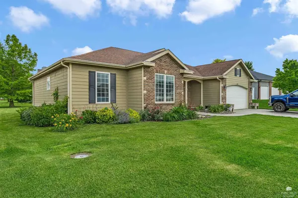 6125 Brookes Way, Manhattan, KS 66502