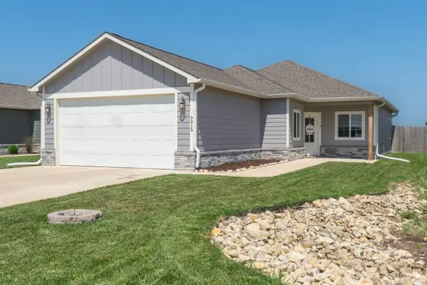 9915 Weeping Willow Drive, Manhattan, KS 66502
