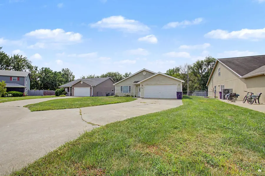 216 Kopp Drive, Manhattan, KS 66502 - #2