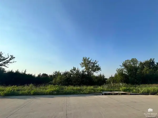 4860 Nature Avenue, Manhattan, KS 66502