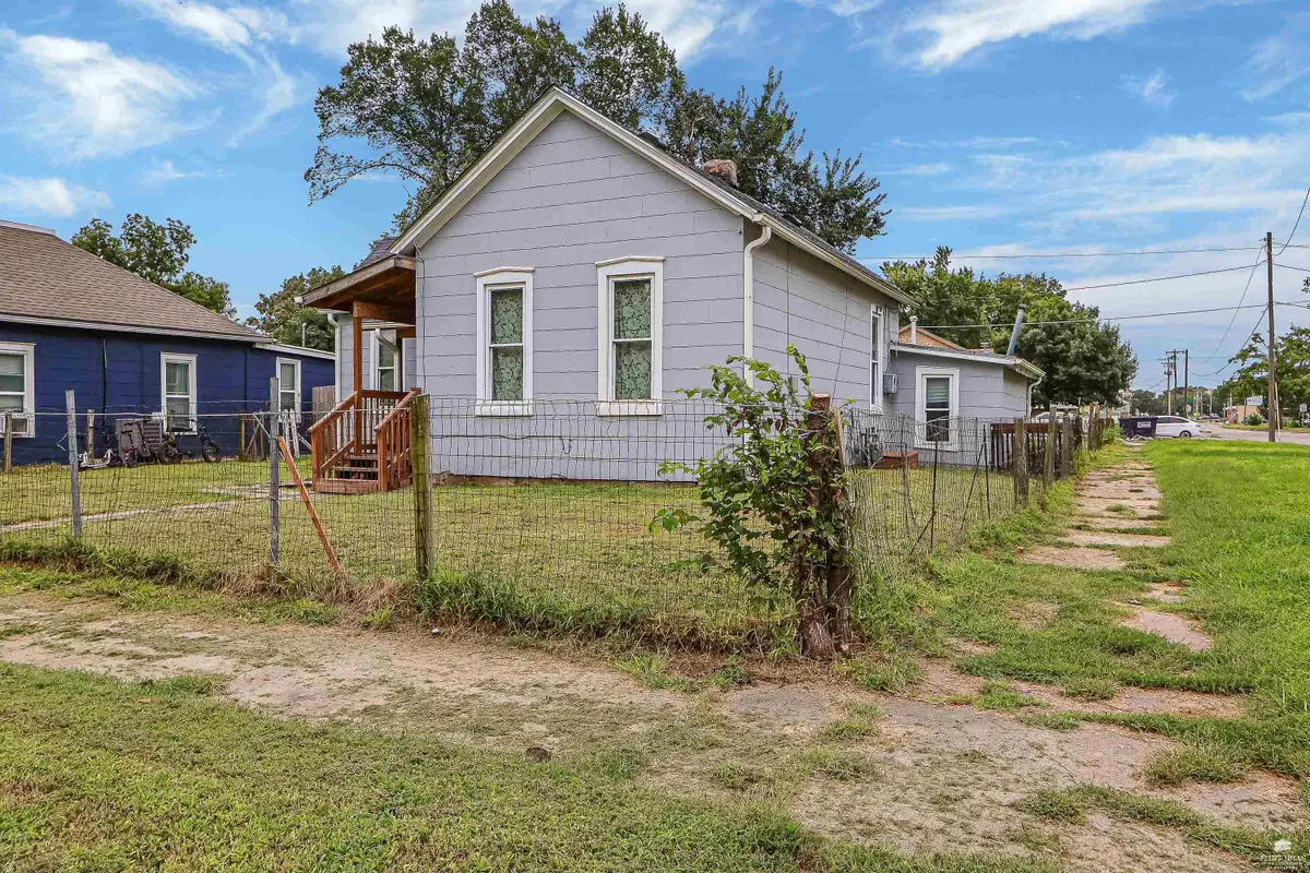 239 W 10th Street, Junction City, KS 66441 - #1