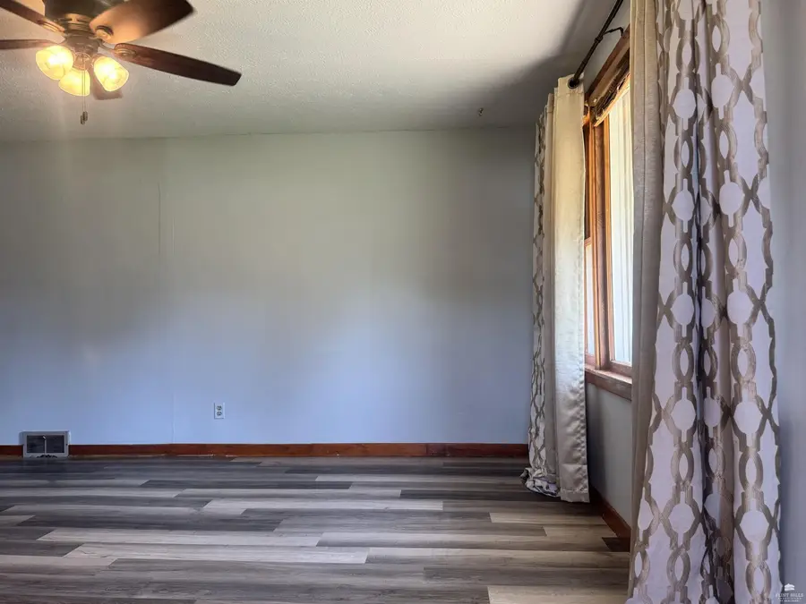 407 E 12th Street, Concordia, KS 66901 - #2