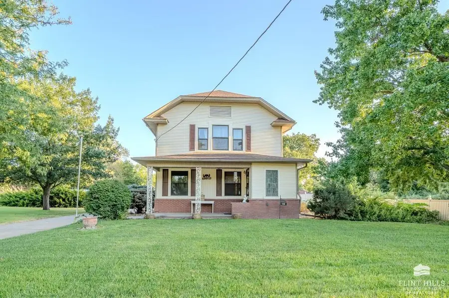 732 Washington, Clyde, KS 66938 - #2