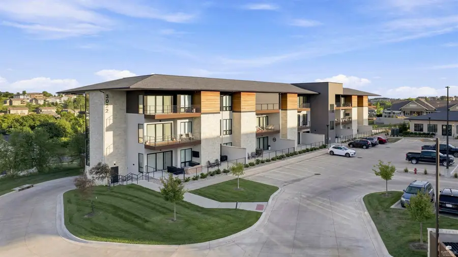 3022 Fieldhouse Circle #105, Manhattan, KS 66503 - #2