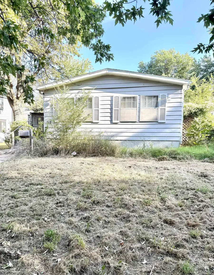 719 Dexter Street, Clay Center, KS 67432 - #2