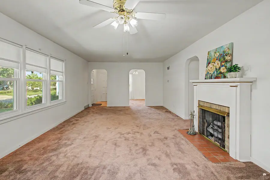 215 S 8th Street, Manhattan, KS 66502 - #2
