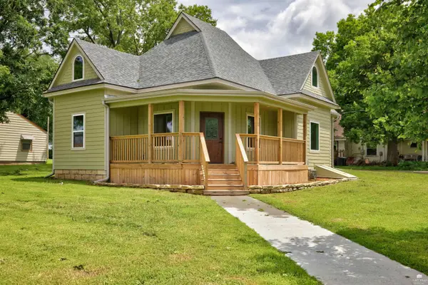 100 E 8th Street, Onaga, KS 66521