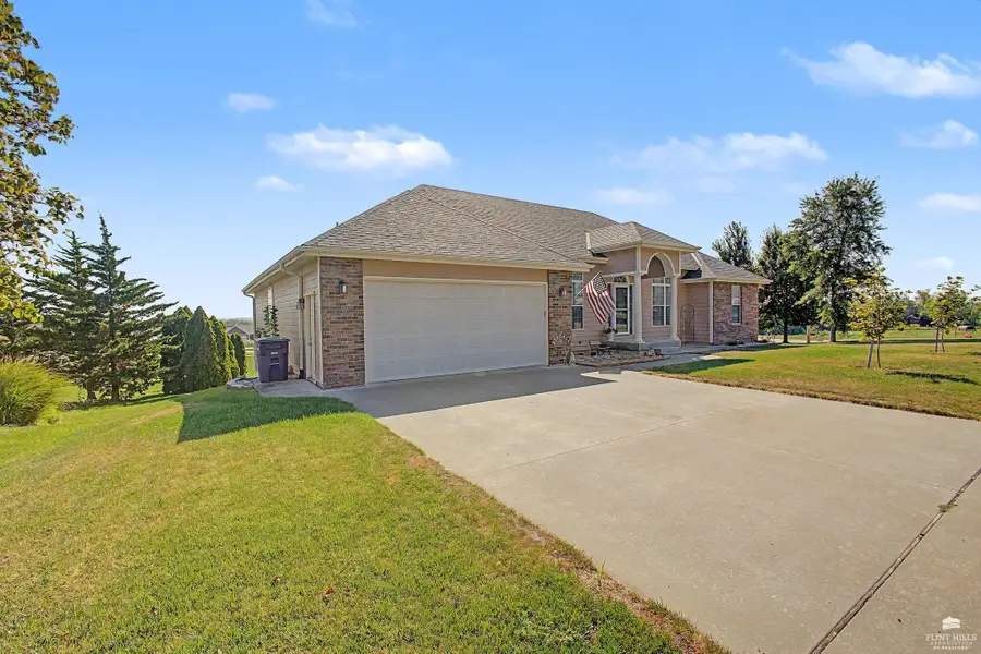 304 Ruths Lane, Wamego, KS 66547 - #3