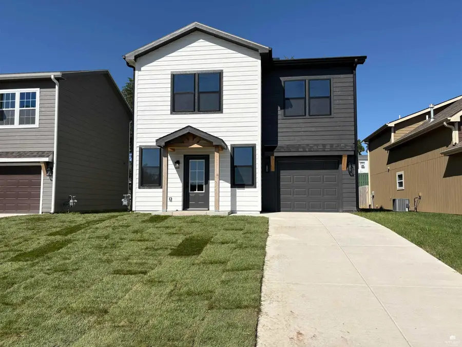 818 14th Street, Wamego, KS 66547 - #2