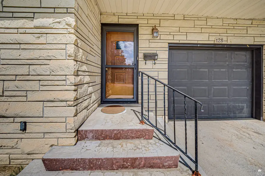 128 W Pine, Junction City, KS 66441 - #3