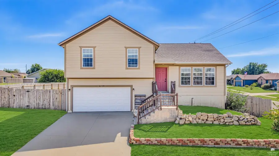 2739 Valley Drive, Junction City, KS 66441 - #2