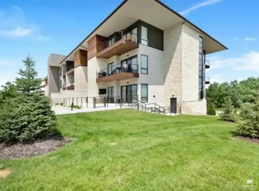 3022 Fieldhouse Circle #211, Manhattan, KS 66503 - #2