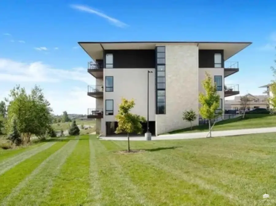 3022 Fieldhouse Circle #211, Manhattan, KS 66503 - #3