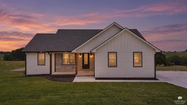 14290 Prairie Trail, Wamego, KS 66547
