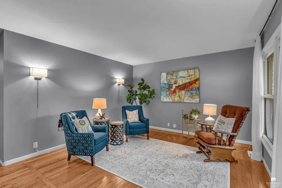 3213 Highland Circle, Manhattan, KS 66503 - #3