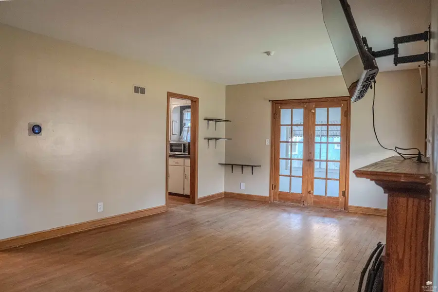 538 W Walnut Street, Junction City, KS 66441 - #3