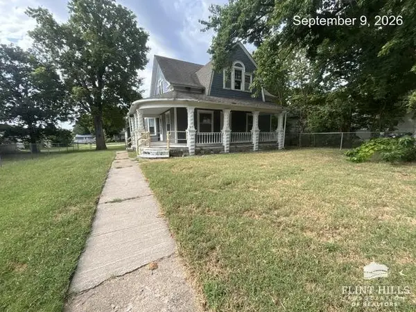 303 W 8th Street, Chapman, KS 67431