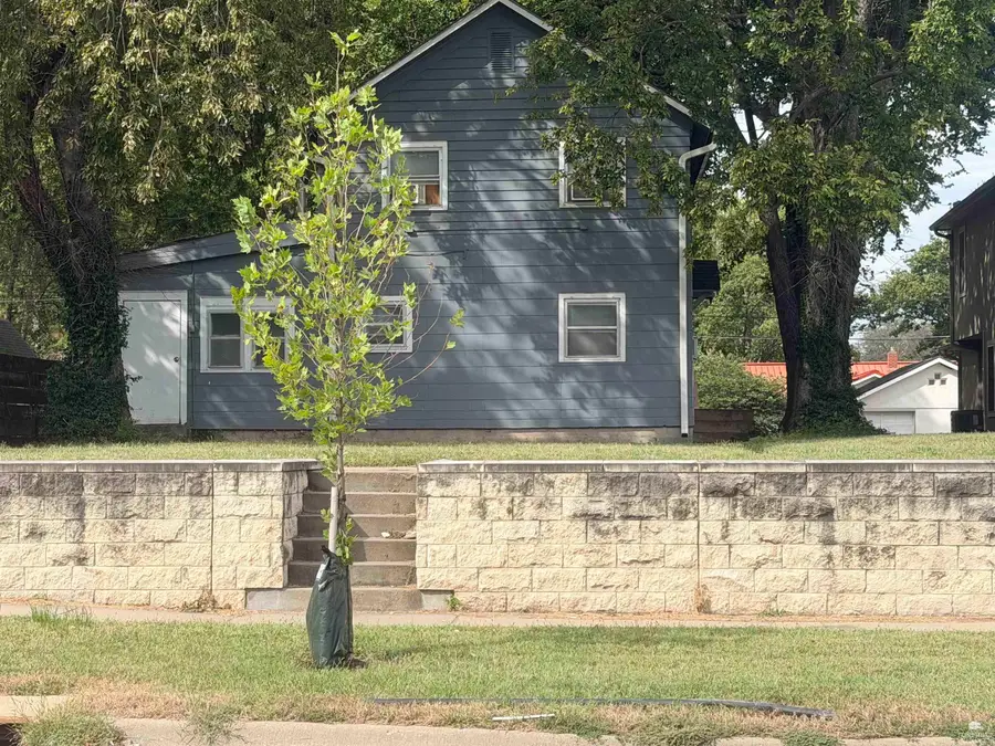 410 Bluemont Avenue, Manhattan, KS 66502 - #2