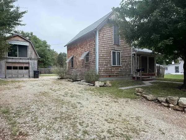 227 Blunt Street, Clay Center, KS 67432