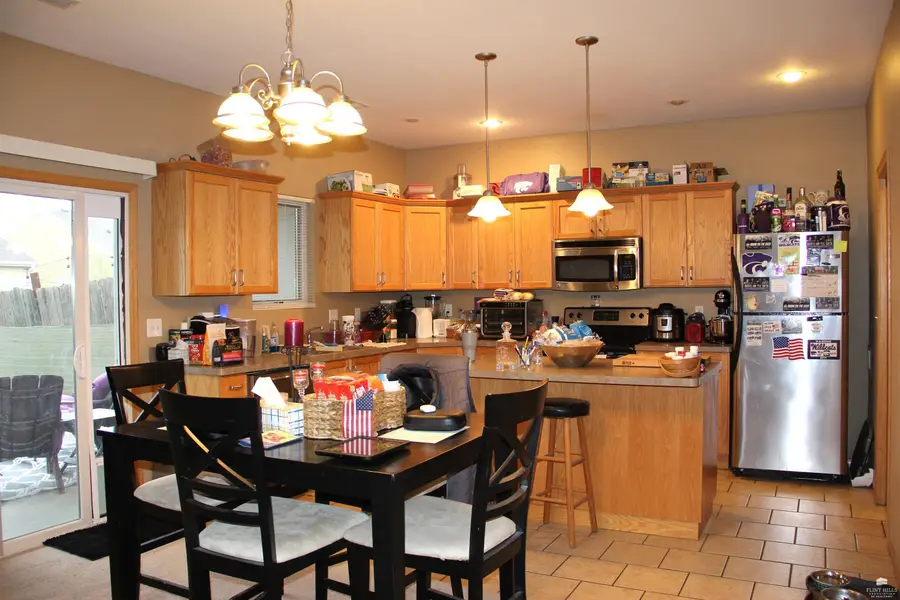 609 Walters Drive, Manhattan, KS 66502 - #2