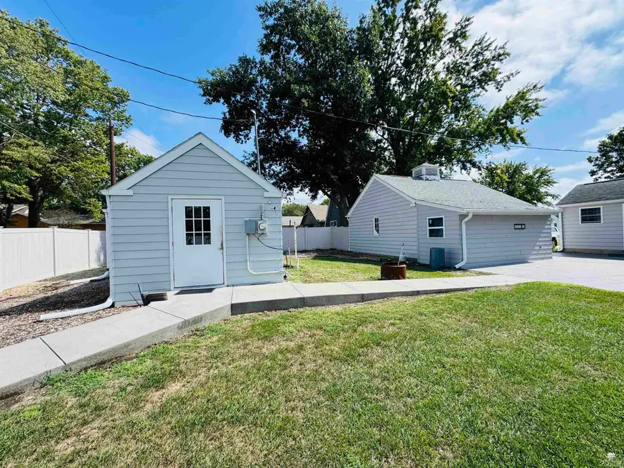 515 Arthur Street, Clay Center, KS 67432 - #2