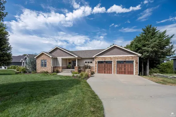 2810 Cedarsprings Lane, Wamego, KS 66547