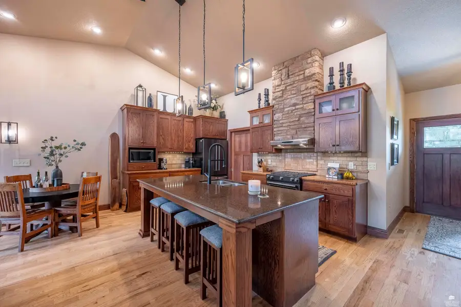 2810 Cedarsprings Lane, Wamego, KS 66547 - #2