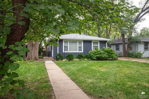 1106 N 4th, Manhattan, KS 66502