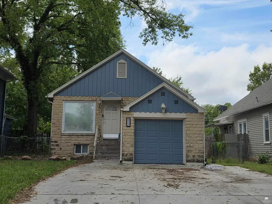 517 W 2nd Street, Junction City, KS 66441 - #2