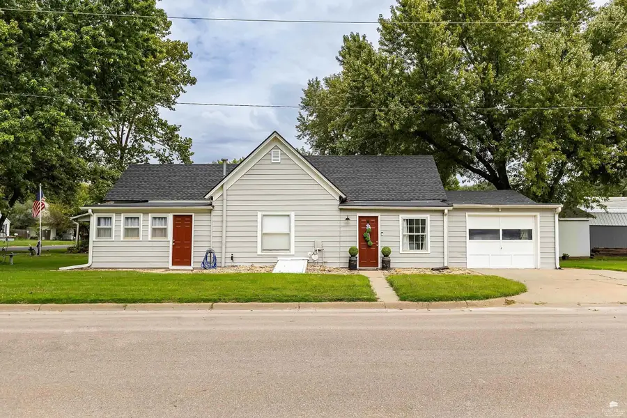 200 Spruce Street, Wamego, KS 66547 - #2