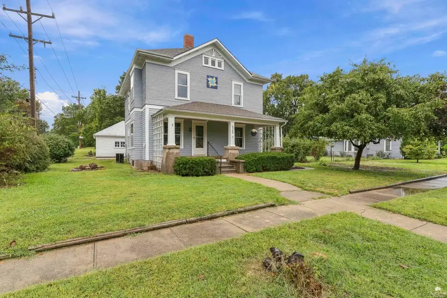 625 Logan Avenue, Chapman, KS 67431 - #3