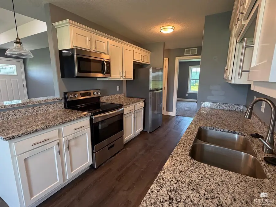 113 Mill Valley, Alma, KS 66401 - #3