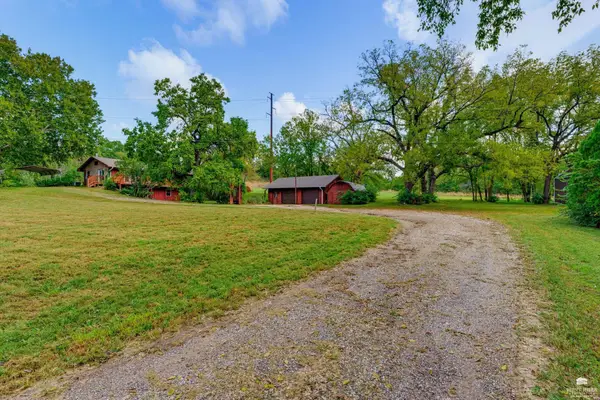 40 Deep Creek Road, Manhattan, KS 66502