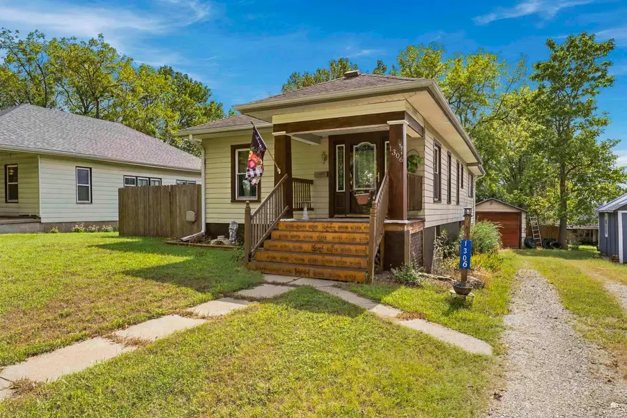 1306 Lincoln Avenue, Clay Center, KS 67432 - #2