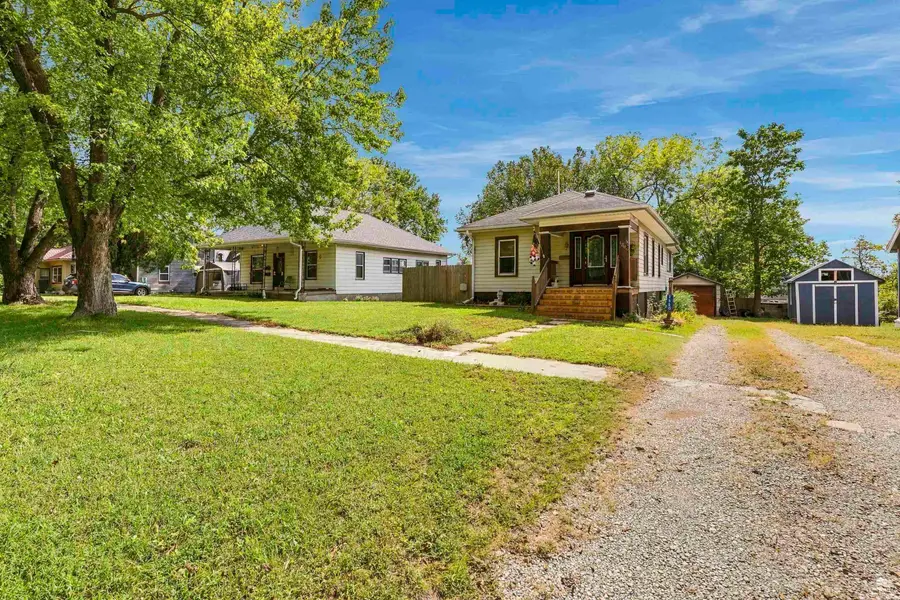 1306 Lincoln Avenue, Clay Center, KS 67432 - #3