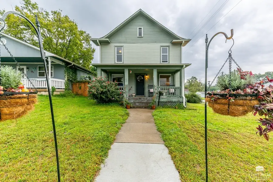 400 Spruce Street, Wamego, KS 66547 - #2
