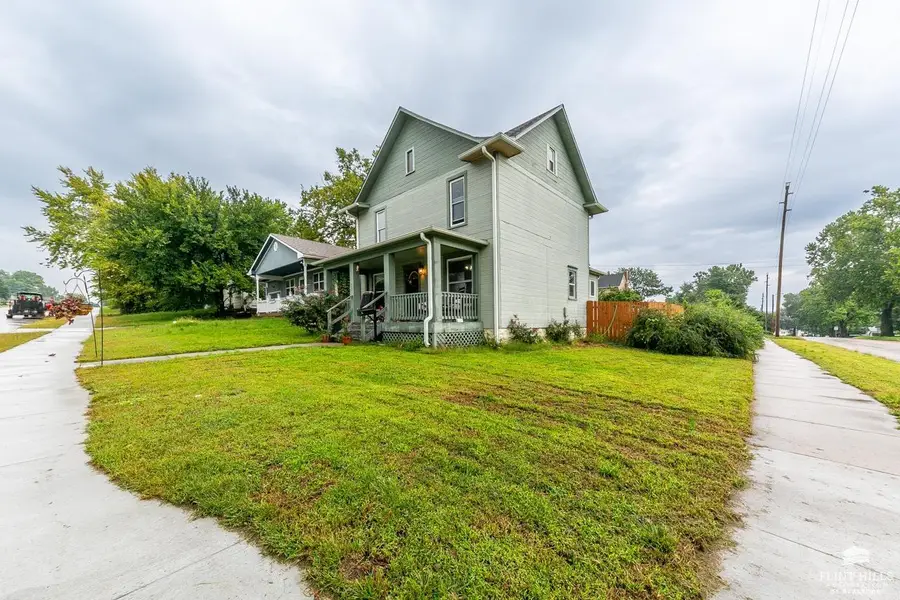 400 Spruce Street, Wamego, KS 66547 - #3