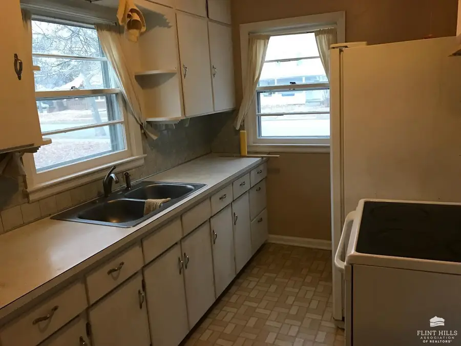 917 Bertrand, Manhattan, KS 66502 - #2
