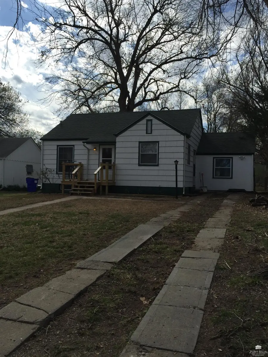 803 W 4th, Junction City, KS 66441 - #2