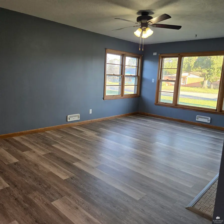 844 E Claflin, Salina, KS 67401 - #2