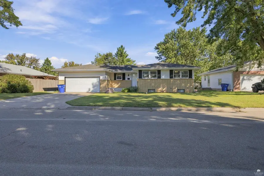926 Skyline Drive, Junction City, KS 66441 - #3