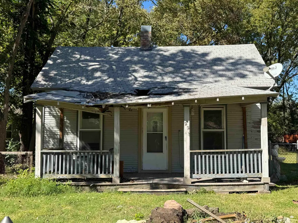 225 10th Street, Ogden, KS 66517 - #1