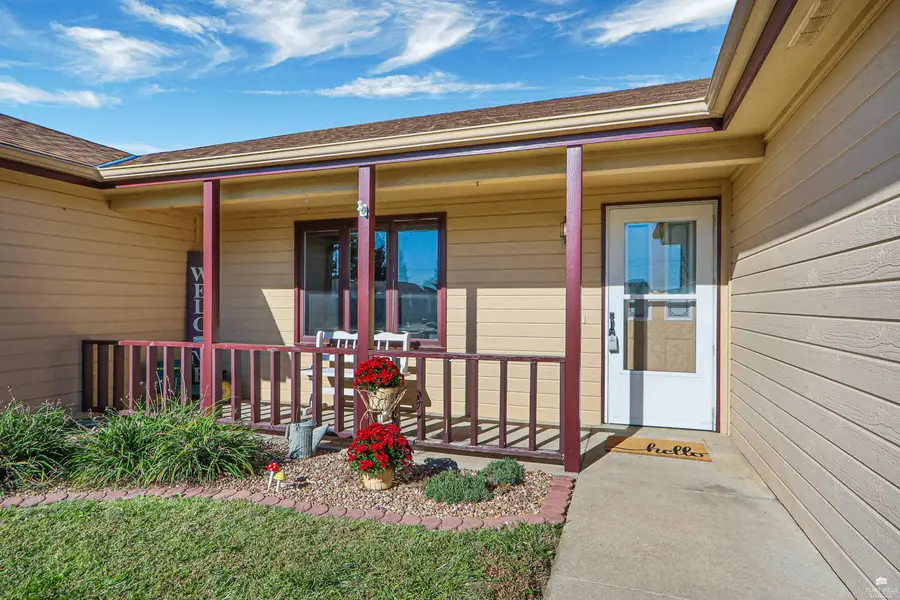 3929 Forrest Lane, Manhattan, KS 66502 - #3